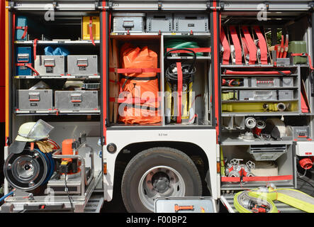 Feuerwehr-LKW und Ausrüstung Stockfoto