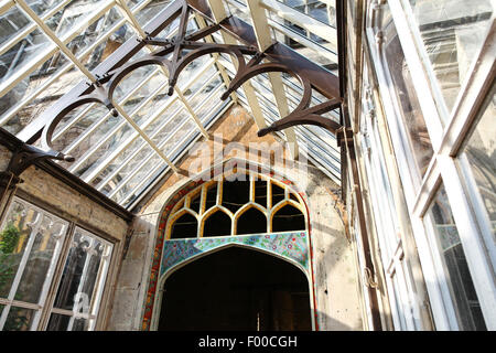 Eine restaurierte Konservatorium in Alton Towers verfallenes Haus auf dem Estate Theme Park Gärten Staffordshire England UK Stockfoto