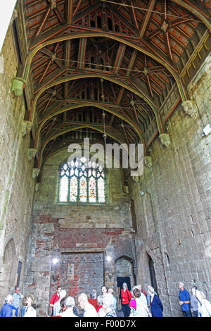 Menschen bewundern, der Festsaal in Alton Towers verfallenes Haus auf dem Estate Theme Park Gärten Staffordshire England UK Stockfoto