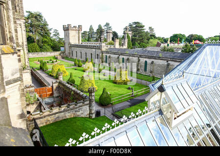 Kunstvolle Gärten und Konservatorium in Alton Towers verfallenes Haus auf dem Estate Theme Park Gärten Staffordshire England UK Stockfoto