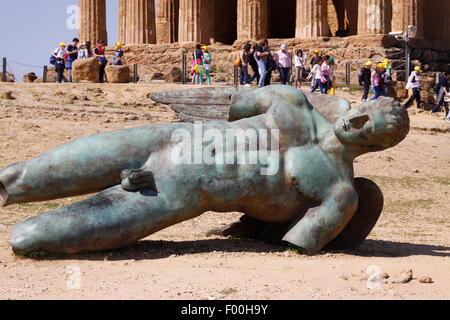Archäologischen Bereich von Agrigent mit Bronzen Statue des Ikarus, Italien, Sizilien, Agrigent Stockfoto