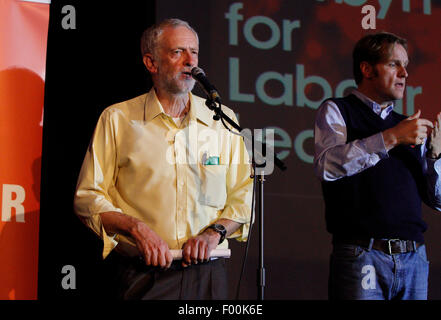 London, UK. 3. August 2015. Labour Party Führung Kandidat Jeremy Corbyn sprechen an der Basis für Jeremy Kundgebung am Camden Centre, London, England, Vereinigtes Königreich.          Bildnachweis: HMG/Alamy Live-Nachrichten Stockfoto