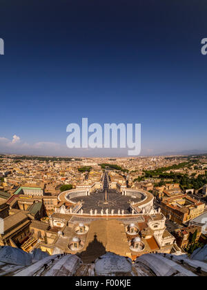 St Peters Platz geschossen von der Kuppel des Petersdoms. Vatikanstadt, Rom. Italien. Stockfoto