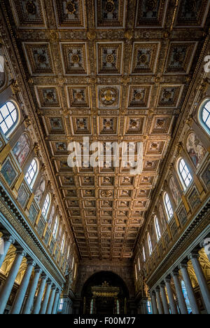 Die Decke des Kirchenschiffs der Basilika Santa Maria Maggiore. Rom, Italien. Stockfoto