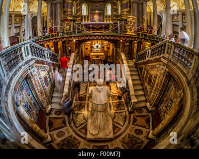 Die Beichtkapelle Basilica di Santa Maria Maggiore mit der Statue von Papst Pius IX. Rom, Italien. Stockfoto