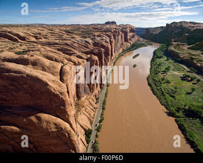 Antenne der Wall Street ist eine immense 500' hohe Wingate Sandstein westlich von Moab, Utah Stockfoto