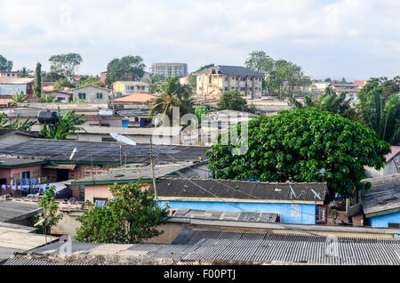 Dächer der Häuser im Westen von Accra, Ghana Stockfoto