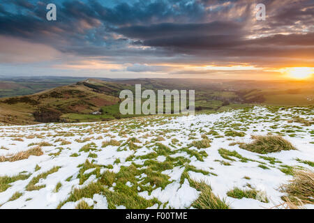 Blick über Hope Valley von Mam Tor, High Peak District, Peak District National Park, Castelton, Derbyshire, England, Vereinigtes König Stockfoto