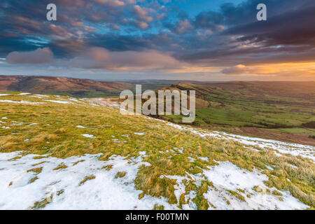 Blick über Hope Valley von Mam Tor, High Peak District, Peak District National Park, Castelton, Derbyshire, England, Vereinigtes König Stockfoto