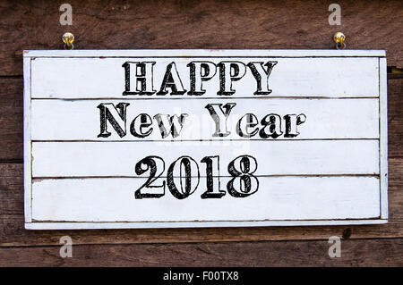 Happy New Year 2018 Inspirational Nachricht auf Vintage Holzbrett geschrieben. Ferien-Konzept-Bild Stockfoto