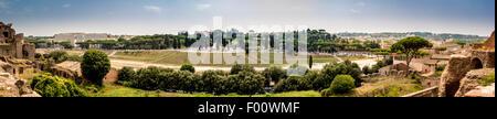 Panoramablick über Circus Maximus erschossen vom Forum Romanum. Stockfoto