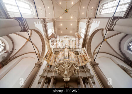 Innenraum mit Duyschot Orgel der evangelischen Westerkerk in der niederländischen Hauptstadt Amsterdam, Nordholland, Niederlande Stockfoto