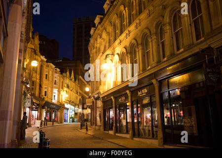 Geschäfte auf Cannon street Birmingham Stadtzentrum bei Nacht England uk Stockfoto