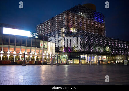 Rep-Theater und die Bibliothek von Birmingham in der Innenstadt bei Nacht England uk Stockfoto