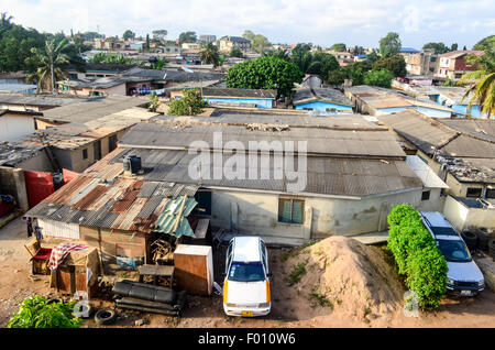 Luftaufnahme von einem Viertel im Westen von Accra, Ghana Stockfoto