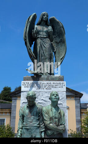 Denkmal für die Verstorbenen in der 'Lucitania', 1915, Fensterflügel Square, Cobh, bekannt von 1849 bis 1920 als Queenstown, County Cork, Irland Stockfoto