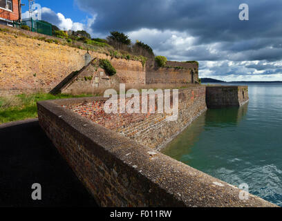 Cove Fort aus dem 18. Jahrhundert gebaut britische Garnison und Pistole Plätz zu schützen Cork Harbour, Cobh, County Cork, Irland Stockfoto