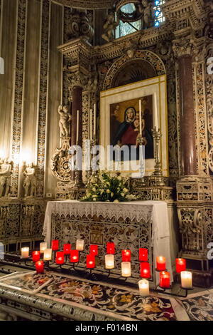 Symbol der Jungfrau Maria in Monreale Kathedrale in Sizilien, Italien Stockfoto