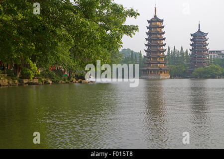 Sonne und Mond Pagoden auf Shan-See Stockfoto