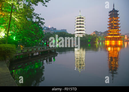 Sonne und Mond Pagoden auf Shan-See Stockfoto