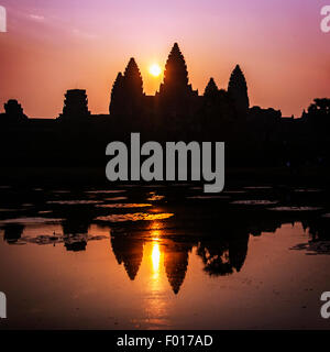 Aufgehen Sie Sonne über Angkor Wat, Kambodscha Stockfoto