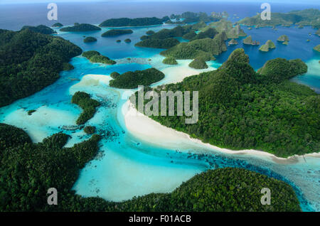 Luftbild von der Wayag Insel Gruppe im hohen Norden von Raja Ampat, West-Papua, Indonesien, Pazifik Stockfoto