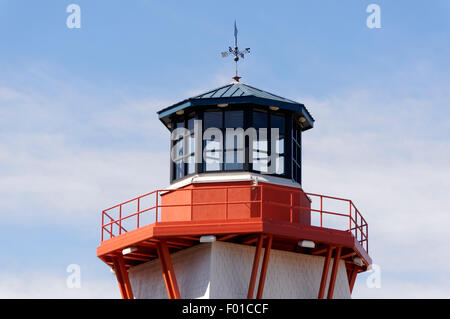 Salz Holzkiste Stil Leuchtturm Replikat an den Park Royal Village Shopping Center, West Vancouver, BC, Kanada Stockfoto