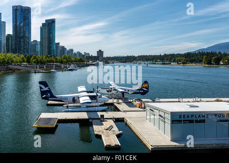 Wasserebenen, Coral Hafenviertel hinter, Vancouver, Britisch-Kolumbien, Kanada Stockfoto