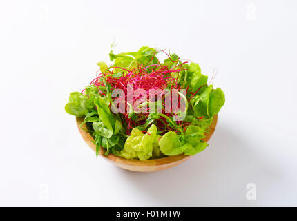 Schüssel mit gemischten grünen Salat Stockfoto