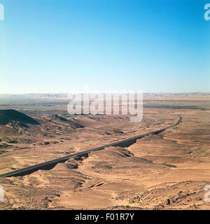 Luftaufnahme des Tals des Saura und Route 2 - Great Western Erg Wüste Sahara, Algerien Stockfoto