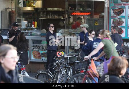 Rupert Friend Dreharbeiten US-Fernsehserie Heimat Kreuzberg mit: Rupert Freund wo: Berlin, Deutschland bei: 4. Juni 2015 Stockfoto