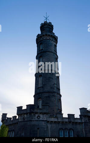 Das Nelson-Monument, Calton Hill, Edinburgh, Silhouette gegen klar blauen Abend Himmel, Schottland, UK Stockfoto