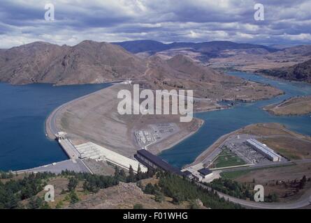 Lake Benmore, künstlich erzeugt durch einen Damm, der feeds ein Energieschema aus Wasserkraft, Südinsel, Neuseeland. Stockfoto