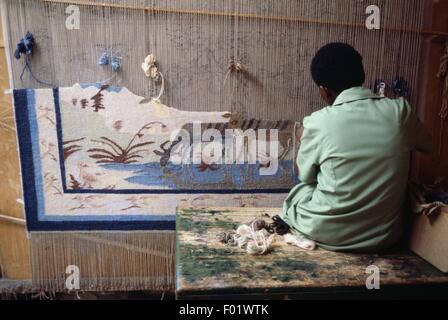 Handweberei eine Wolldecke in Lesotho. Stockfoto