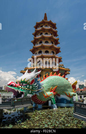 Drachen und Tiger Pagoden am Lotus-See in Kaohsiung City, Taiwan Stockfoto