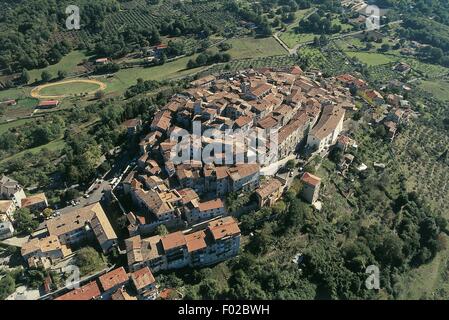 Luftaufnahme der Stadt Sermoneta, Region Latium, Italien Stockfoto