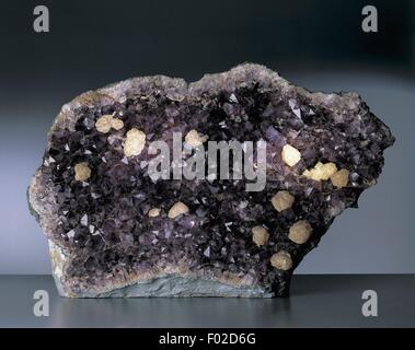 Mineralien: Amethyst (Vielzahl von Quarz - Silizium-Oxid) Stockfoto