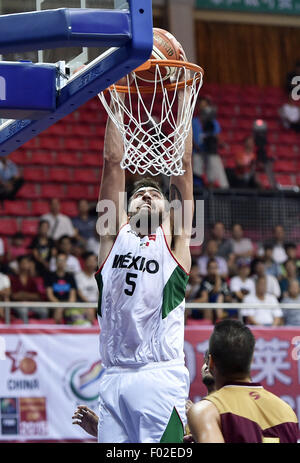 Qingyuan, chinesischen Provinz Guangdong. 6. August 2015. Joaquin Villanueva von Mexiko Slam dunks während des Spiels gegen Venezuela Stankovic Continental Cup 2015 in Qingyuan, Süd-China Guangdong Provinz, 6. August 2015. Mexiko gewann 78-59. Bildnachweis: Liang Xu/Xinhua/Alamy Live-Nachrichten Stockfoto