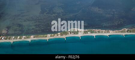 Luftaufnahme des Litorale Pellestrina, Lagune von Venedig - Provinz Venedig, Veneto Region, Italien. Stockfoto