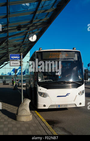 Finnair Flughafenbus, T2, Terminal 2 für Schengen-Staaten, Helsinki-Vantaan Lentoasema, Flughafen, Vantaa, Finnland Stockfoto