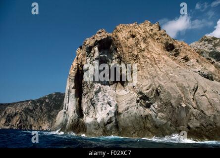 Felsenküste, Montecristo, Arcipelago Toscano Nationalpark, Toskana, Italien. Stockfoto