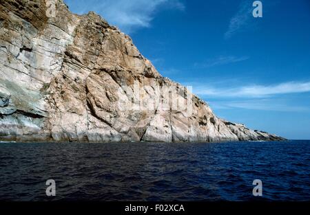 Felsenküste, Montecristo, Arcipelago Toscano Nationalpark, Toskana, Italien. Stockfoto