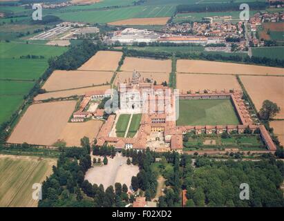 Luftbild von der Certosa di Pavia (Kartause von Pavia) - Lombardei Region, Italien Stockfoto