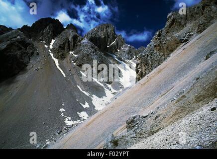 Geröll an den Hängen des Sasso di Tasca, Val di Tasca, Marmolada Group, Dolomiten, Trentino-Alto Adige, Italien. Stockfoto