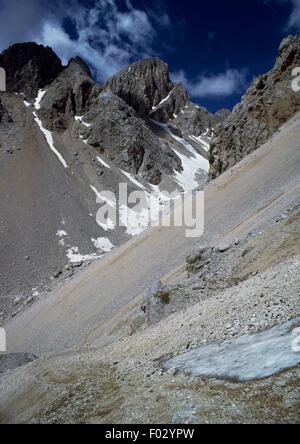 Geröll an den Hängen des Sasso di Tasca, Val di Tasca, Marmolada Group, Dolomiten, Trentino-Alto Adige, Italien. Stockfoto