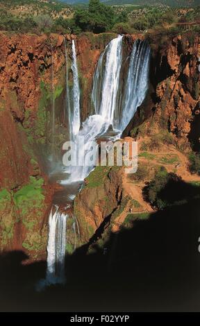 Ouzoud Wasserfälle, nahe dem Dorf von Tanaghmeilt, hoher Atlas, Marokko. Stockfoto