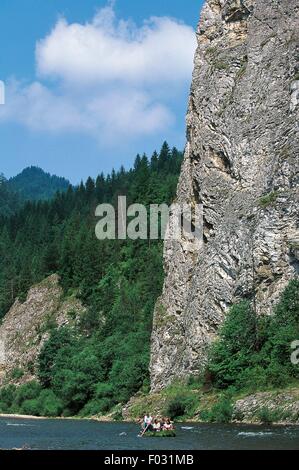 Rafting auf dem Dunajec-Schlucht in der Nähe von Cerveny Klastor, Pieniny Nationalpark Hohe Tatra, Slowakei. Stockfoto