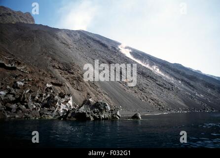 Der Stream des Feuers (Sciara del Fuoco), die Stromboli, Äolischen Inseln (UNESCO-Welterbe, 2000), Sizilien, Italien. Stockfoto