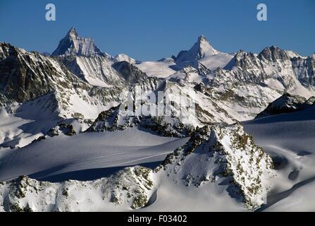 Dent Hérens (4171 m), links, und das Matterhorn (4478 m), Kanton Wallis, Schweiz. Stockfoto