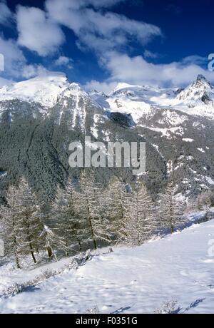 Verschneite Landschaft rund um Lillaz, Val di Cogne, Nationalpark Gran Paradiso, Valle d ' Aosta (Westalpen), Italien. Stockfoto